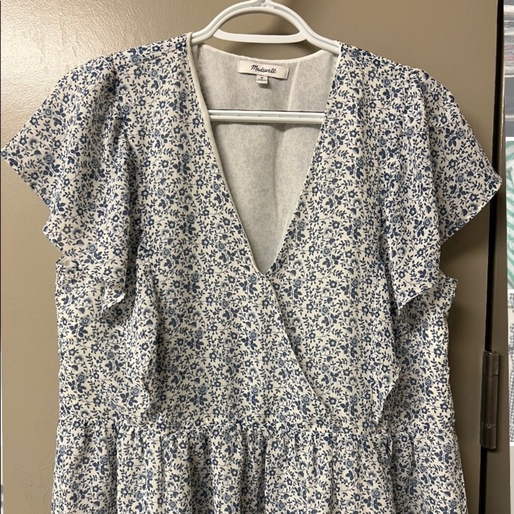 Blue and white floral short sleeve top